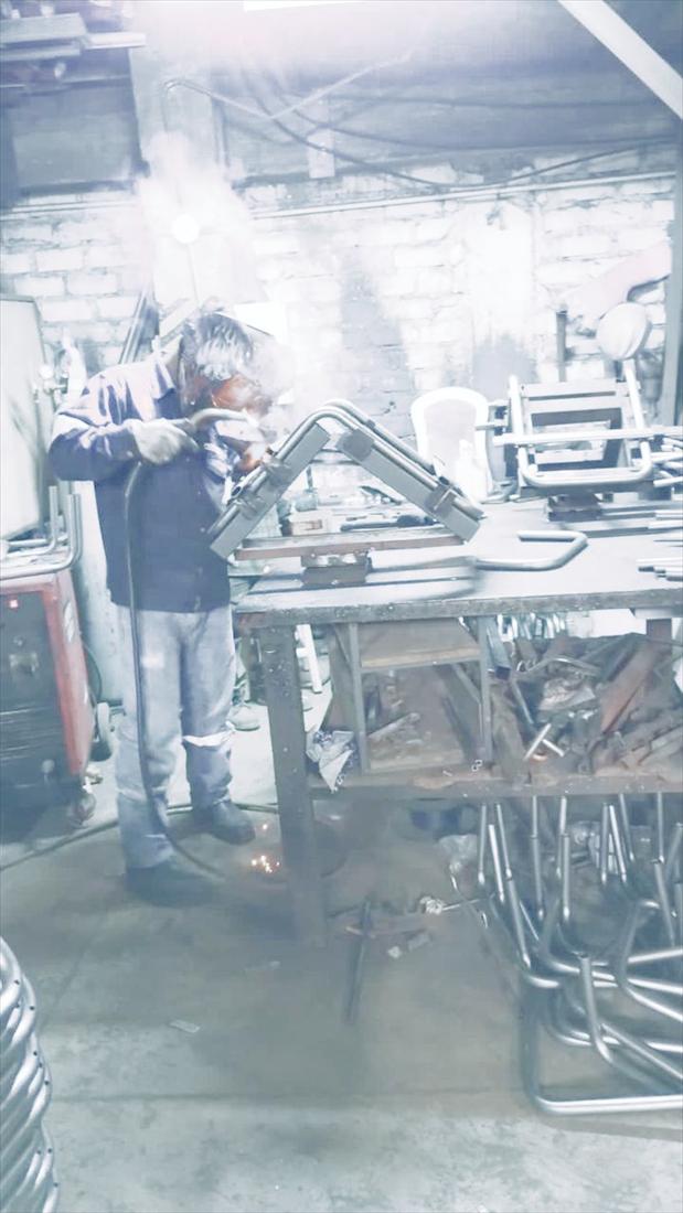 Fabricación propia en el taller de soldadura de Dismardi, Villa María del Triunfo