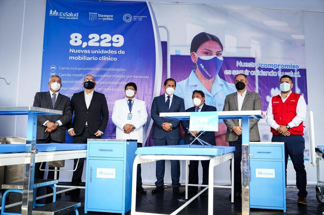 Ceremonia oficial de entrega de mobiliario clínico a EsSalud