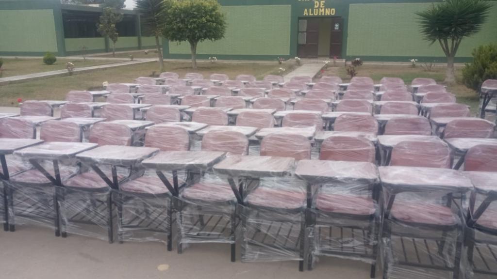 Aula instalada con carpetas escolares Dismardi