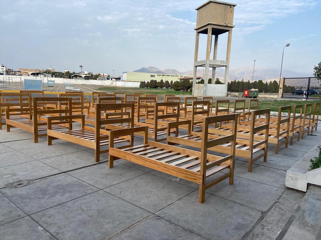 Cama institucional de madera fabricada por Dismardi